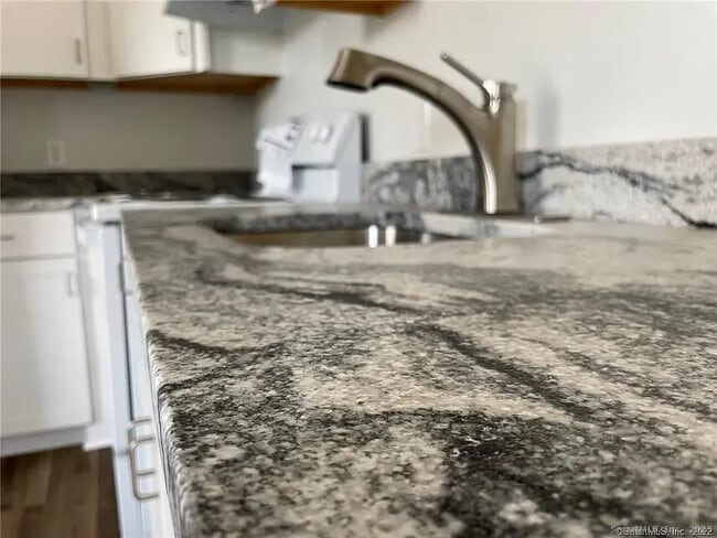 Building Photo - 30 Anthony St