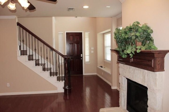 Foto del edificio - 9144 Cottonwood Village Dr