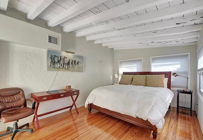 Building Photo - 416 El Prado