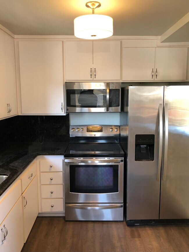 Kitchen has newer stainless steel appliances - 1115 S Elm Dr