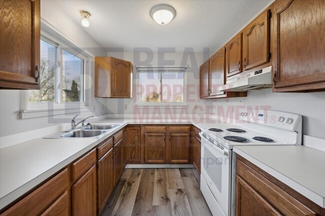 Building Photo - 6256 Wayland Rd