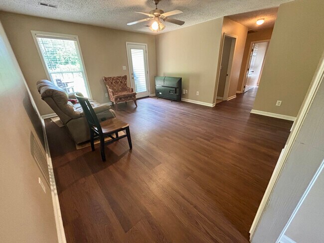 Foto del edificio - 1413 Rison Ave NE