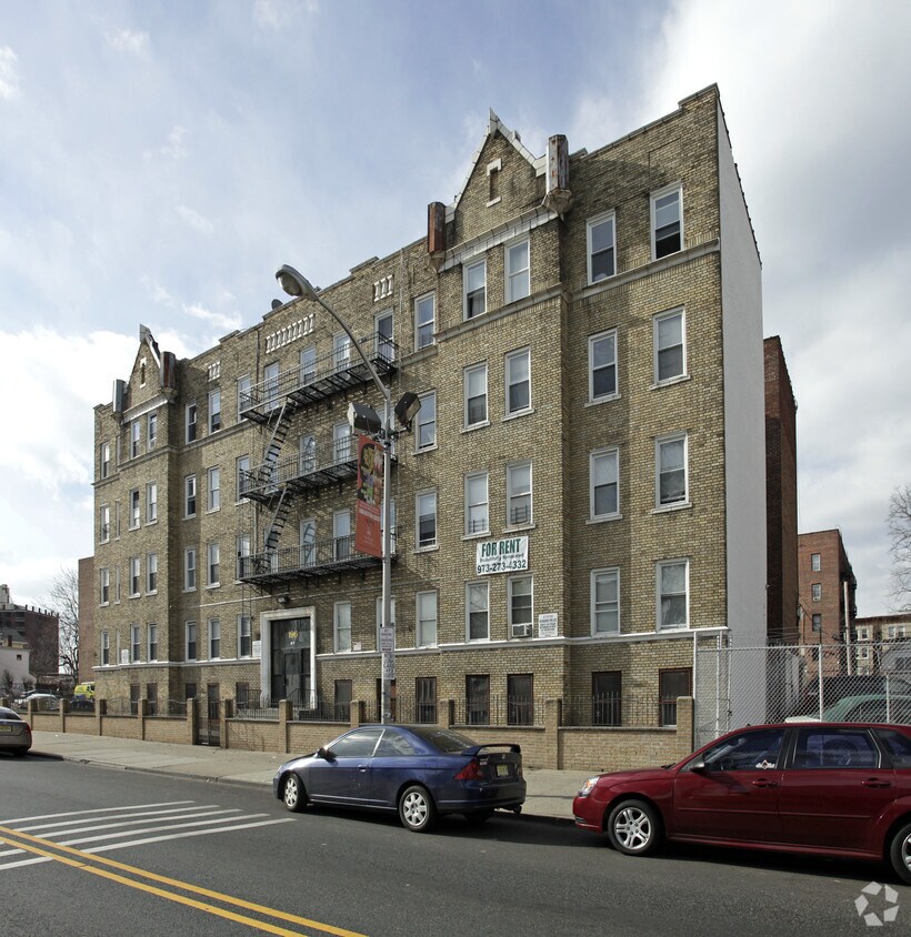 196 Roseville Ave, Newark, NJ 07107 Apartments Newark, NJ