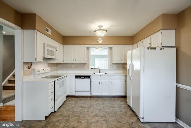 Foto del edificio - 801 Winchester Ct