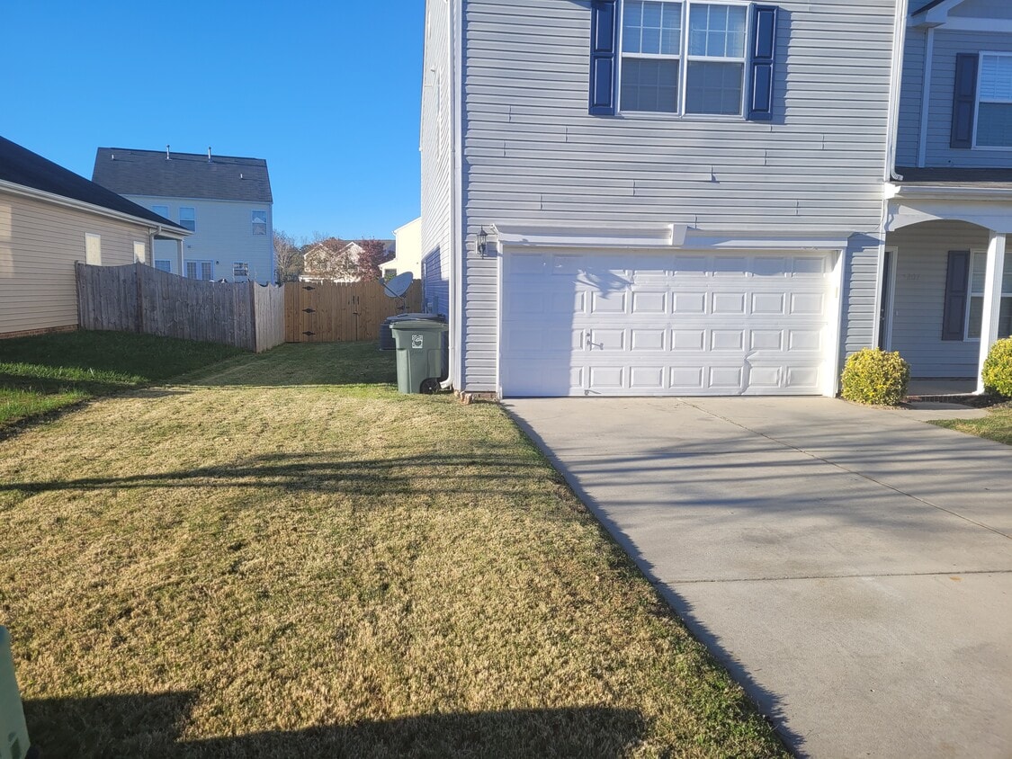 5207 Silverbrook Dr, McLeansville, NC 27301 House Rental in