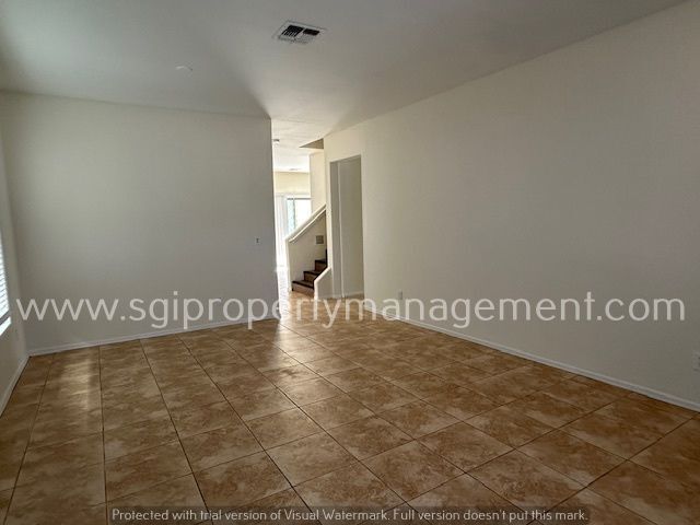 Building Photo - 5 BEDROOM SOUTH PHOENIX HOME!