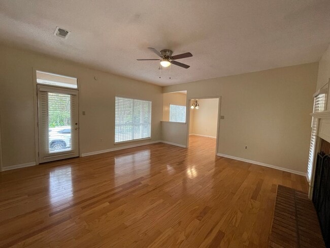 Building Photo - Beautiful 3BR Home in Summer Crossing