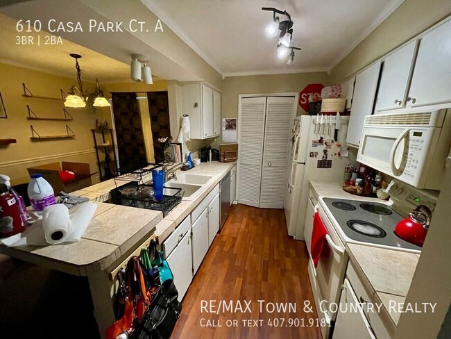 Building Photo - 610 Casa Park N Ct