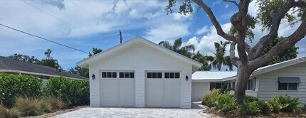 Building Photo - 1833 Pandora Dr