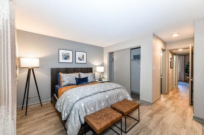 Building Photo - The Jameson