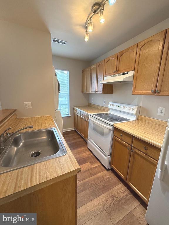 Foto del edificio - 103 Wind Ridge Dr