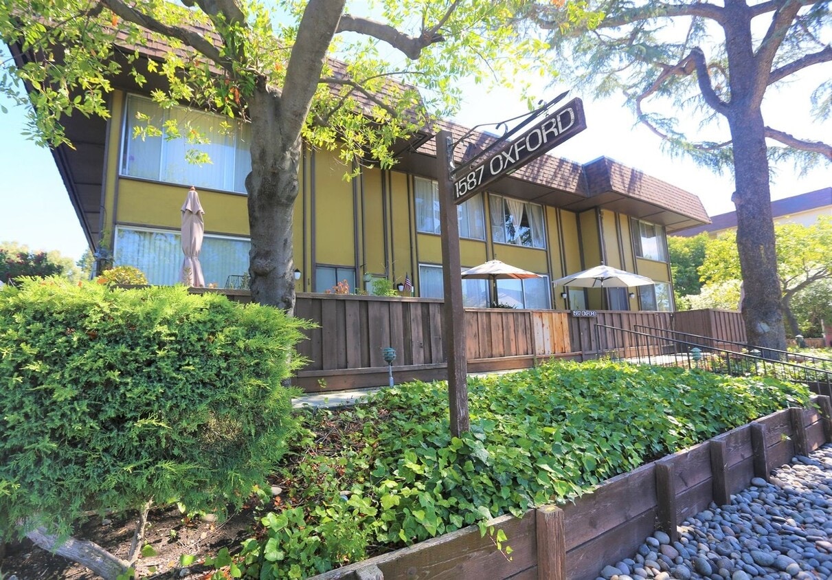 Primary Photo - Spacious, 2-story 1 Bed/ 1 Bath Loft apart...