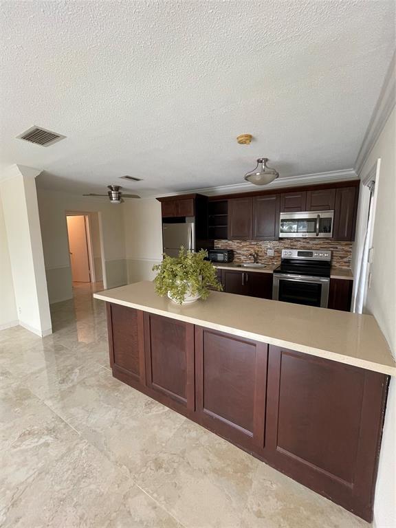 Foto principal - 2753 NE 28th St