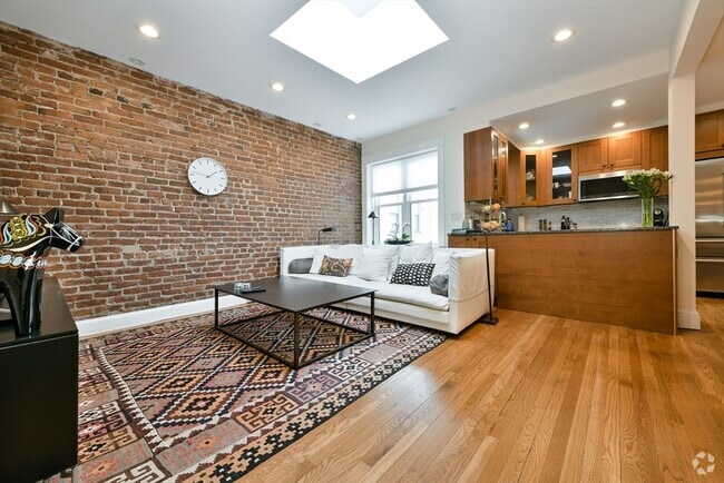 Building Photo - 1038 Beacon St