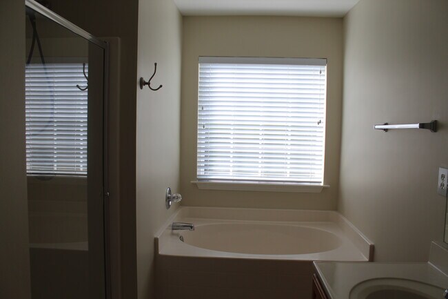 Building Photo - 4648 Fringetree Dr