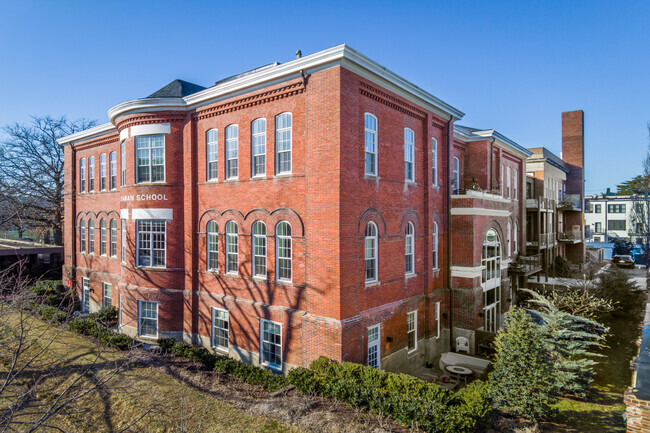 1324 E St SE - The Buchanan School