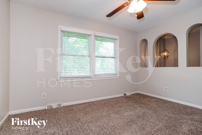 Building Photo - 7305 NW 76 Pl