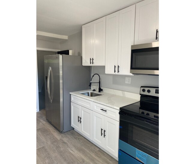 Building Photo - 1212 Sherwood Ave