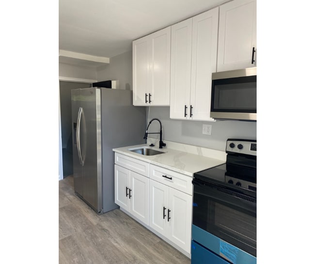 Building Photo - 1212 Sherwood Ave