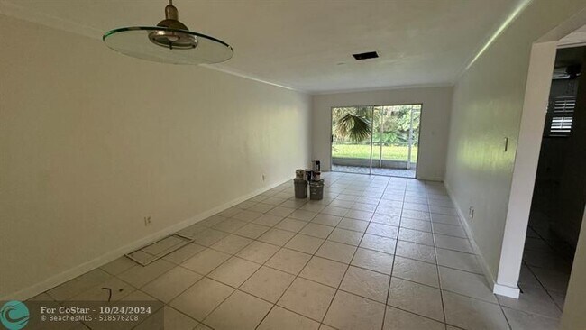 Building Photo - 4061 NW 9th Ave