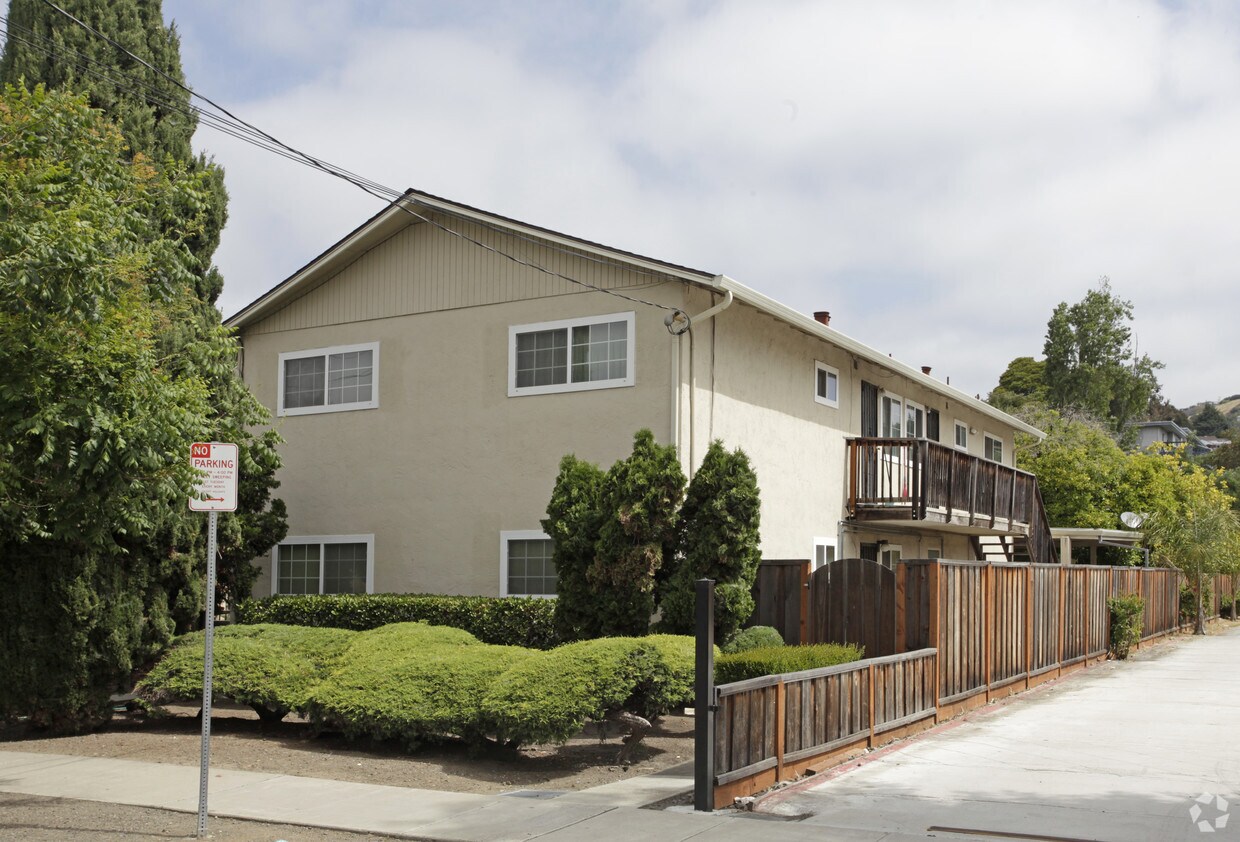Building Photo - Marcella Street Apartment