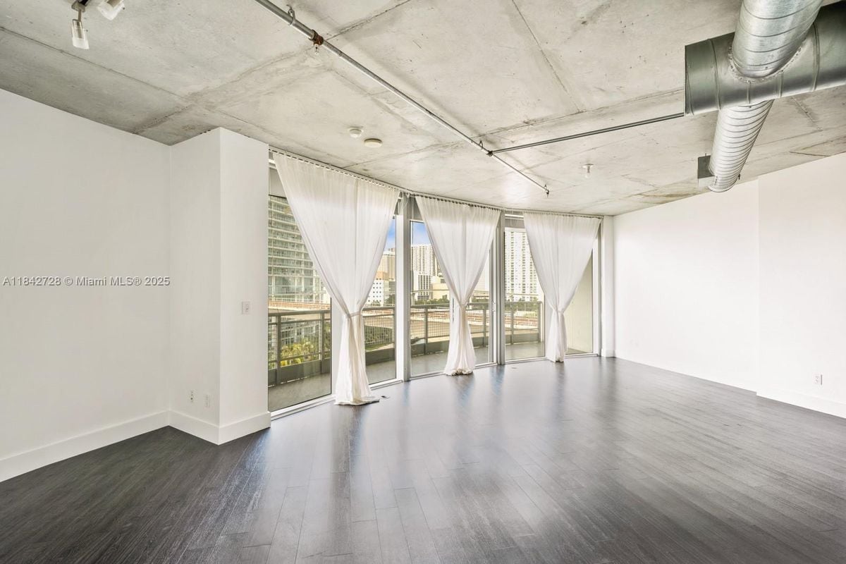 Building Photo - 690 SW 1st Ct