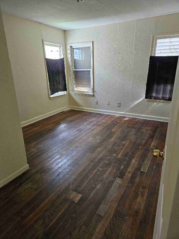 Building Photo - 1422 Palm Dr
