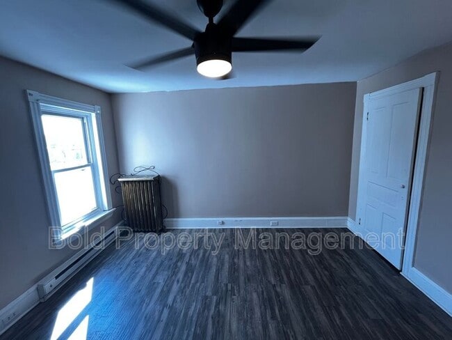Building Photo - 719 McKnight St