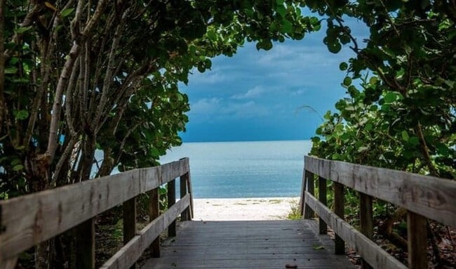 Building Photo - ** BREATHTAKING 2 BED/2 BATH WATERFRONT CONDO ** SEASONAL ** HICKORY BAY WEST - BONITA SPRINGS, F...