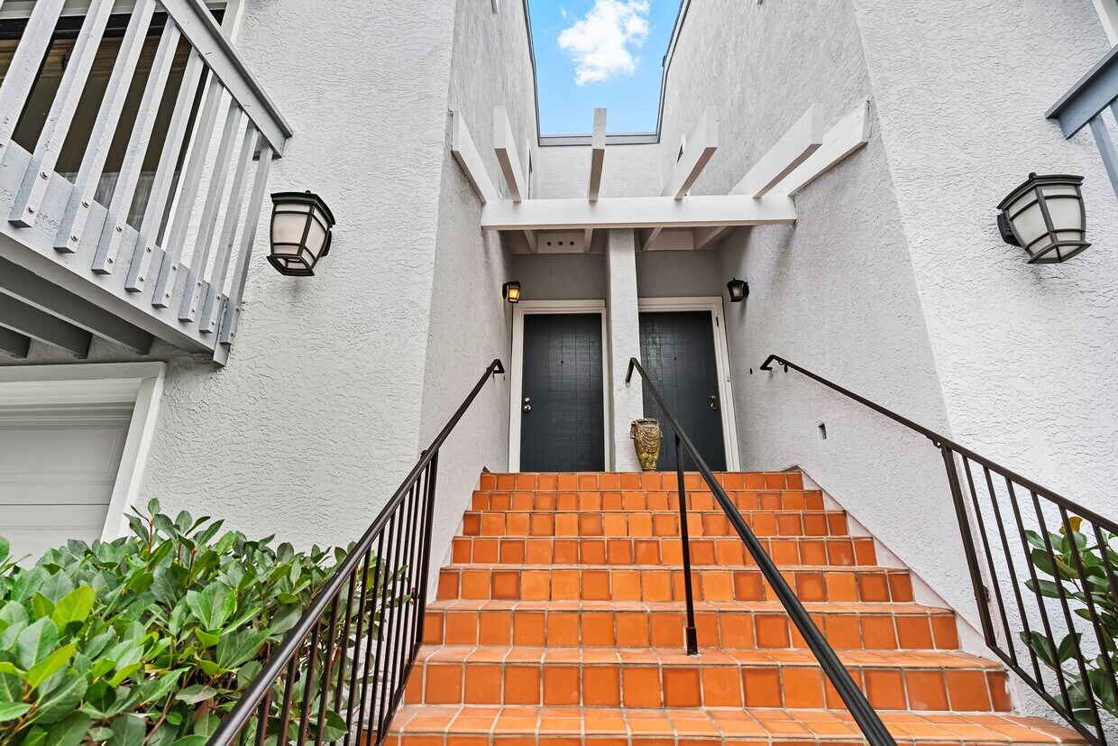 Primary Photo - 8246 Caminito Modena