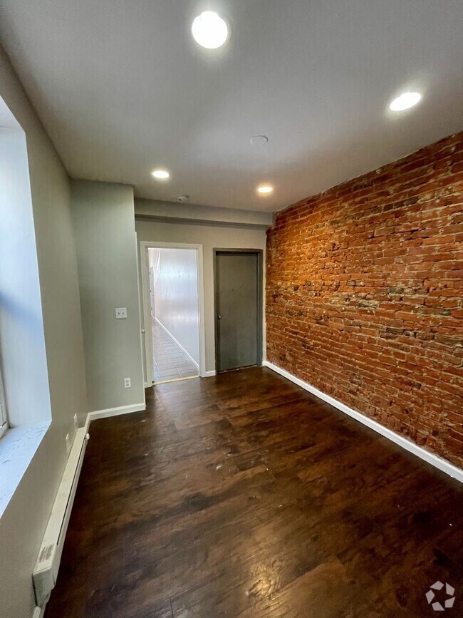 Building Photo - 2131 E Tioga St
