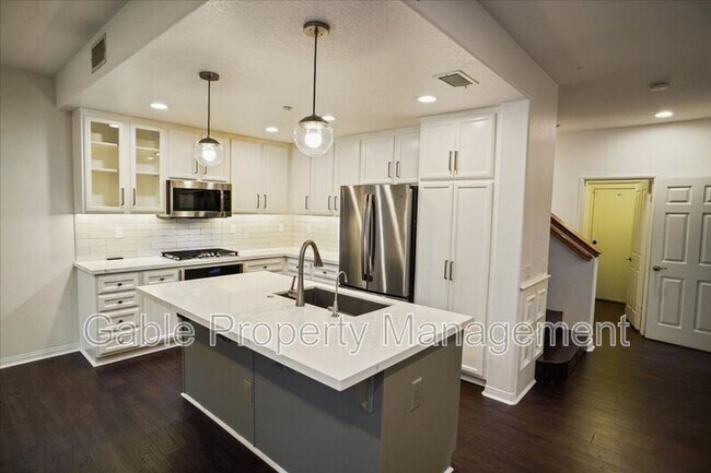 Foto del edificio - 27023 Fairway Ln