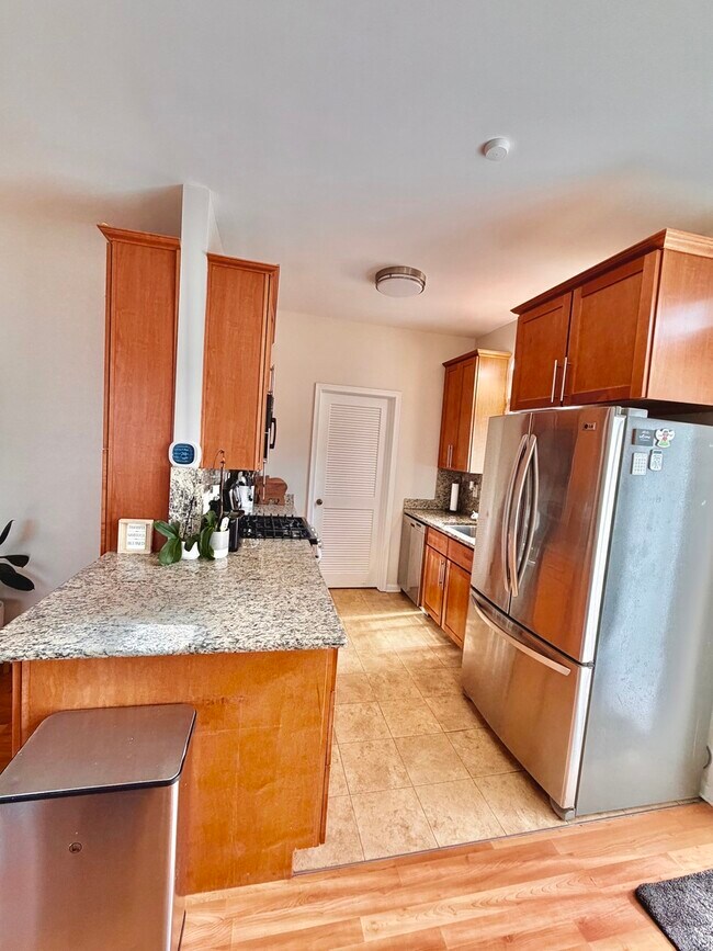 Building Photo - 14200 S Napa Cir