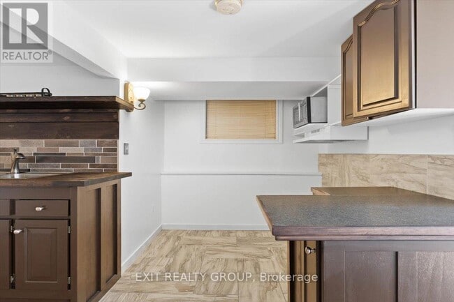 Building Photo - 506 Moneymore Rd