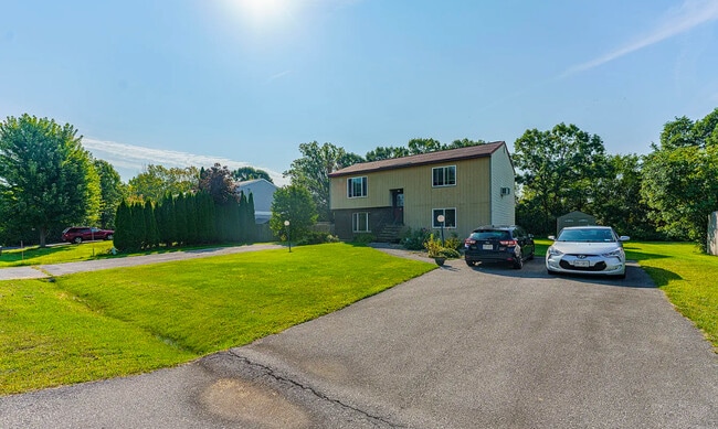 Building Photo - 44 Suncrest Dr