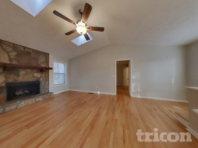 Building Photo - 2280 Lexington Way