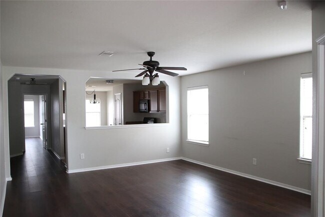 Foto del edificio - 2710 Sandberry Dr