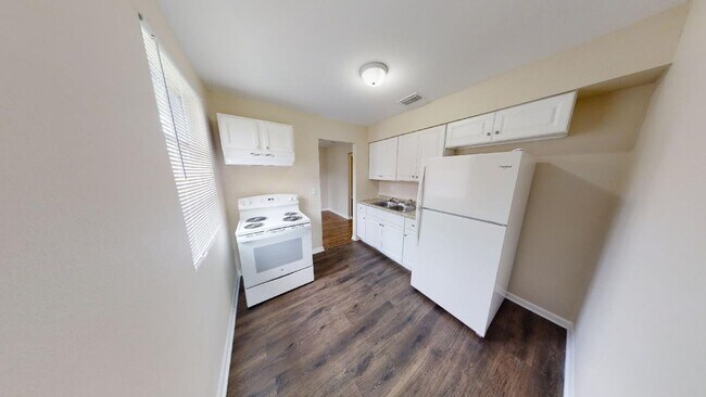 Foto del edificio - 3 bedroom 1 bathroom house