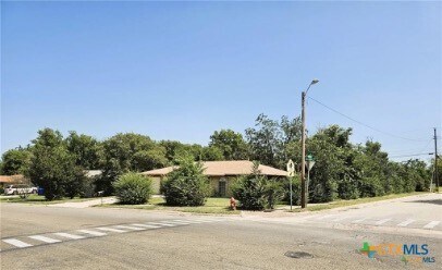 Building Photo - 305 Williams St