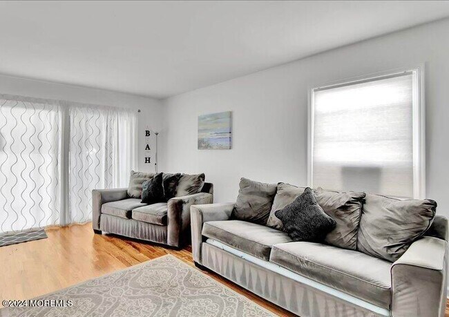 Building Photo - 139 Trenton Ave