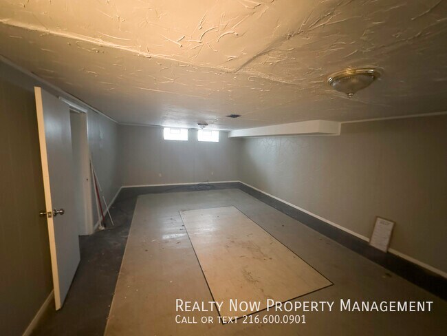 Building Photo - 1515 E 193rd St