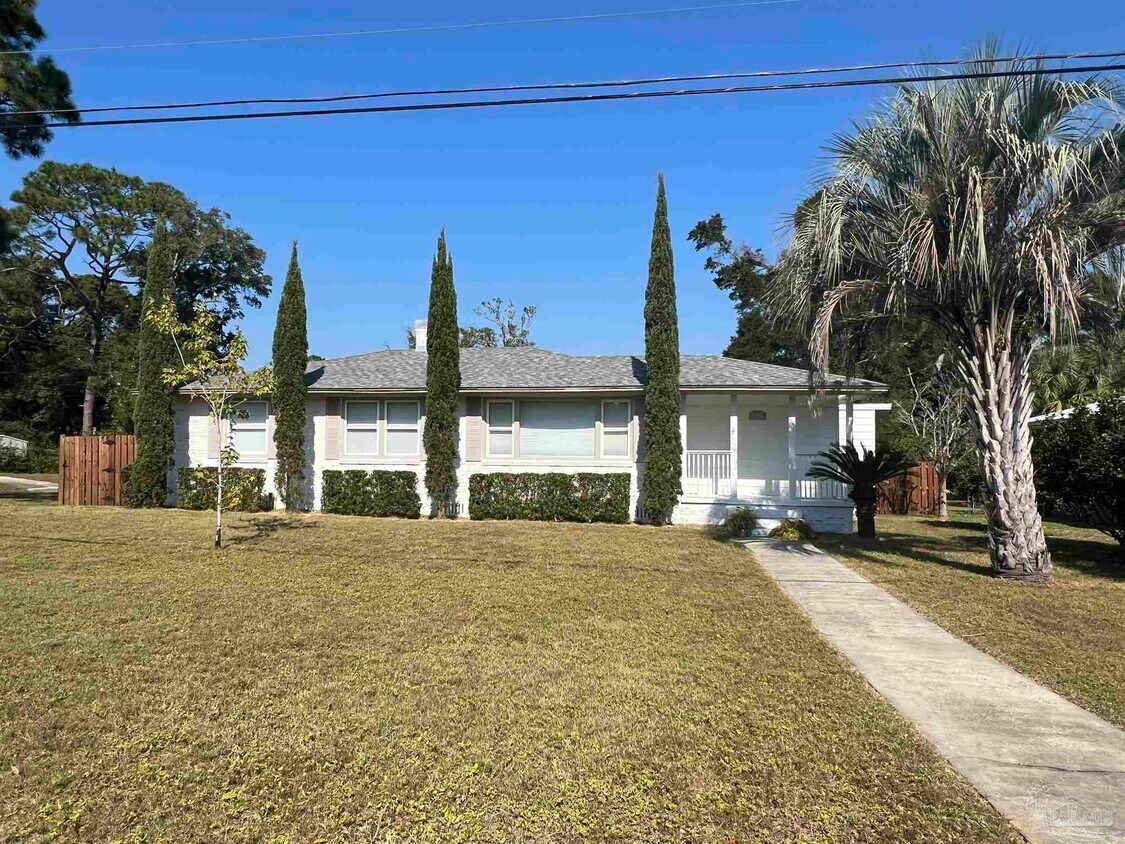 Primary Photo - 1700 E Anderson St