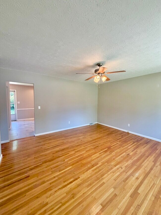 Foto del edificio - 3339 Sutherland Dr