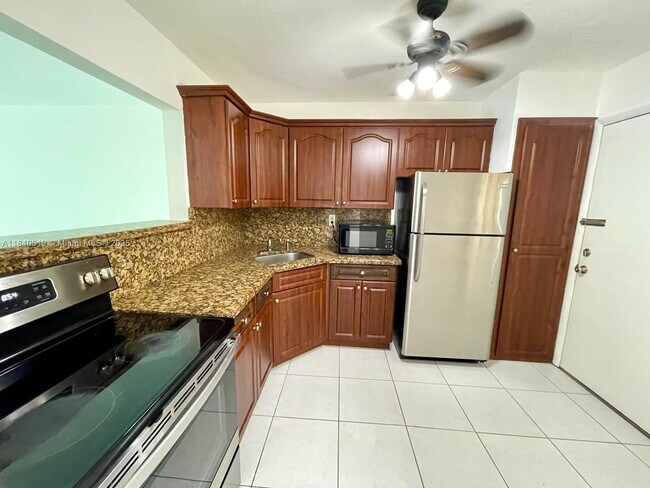 Foto del edificio - 1540 NE 191st St