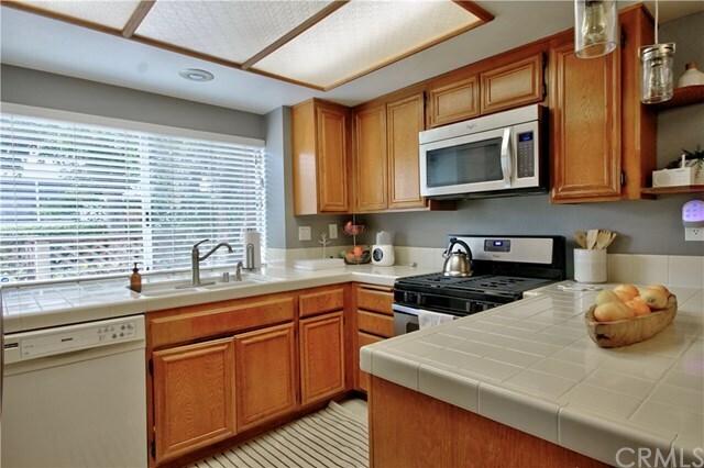 Foto del edificio - 964 Mathews Pl