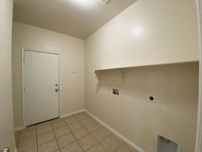 Building Photo - "Fort Worth Homes for Rent" 4/3/2 Eagle MTN-Saginaw ISD