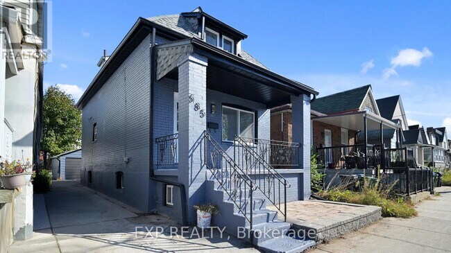 Building Photo - 685 Jane St
