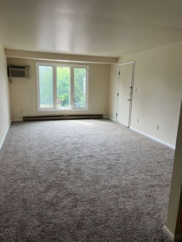 Foto principal - 389 Davison Rd