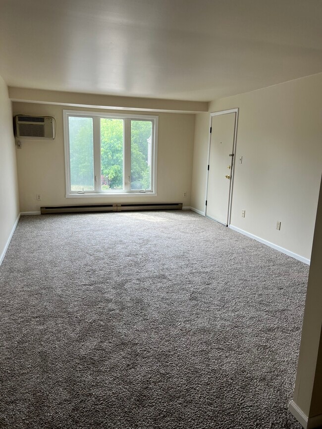 Building Photo - 389 Davison Rd