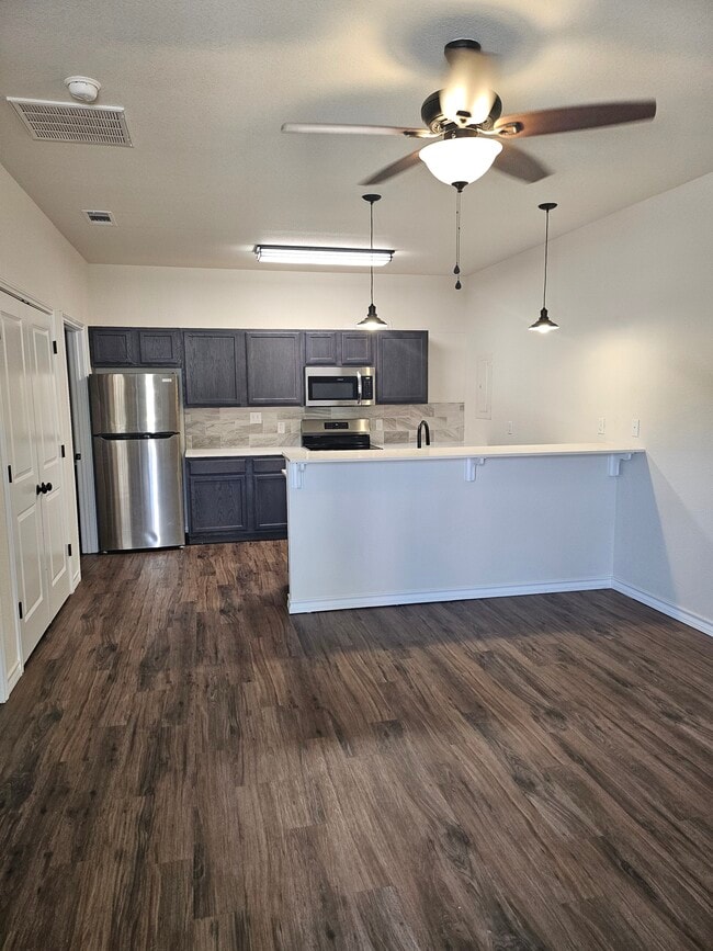 Building Photo - 6925 Lakeridge Dr